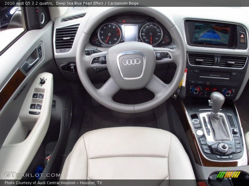 Dashboard of 2010 Q5 3.2 quattro