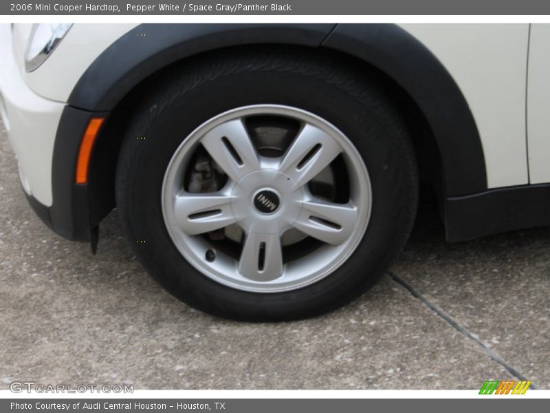 Pepper White / Space Gray/Panther Black 2006 Mini Cooper Hardtop