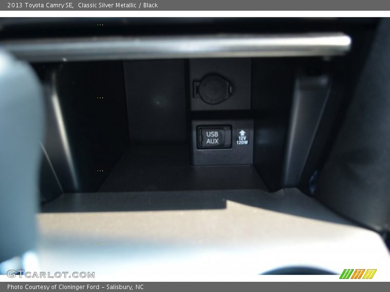 Classic Silver Metallic / Black 2013 Toyota Camry SE