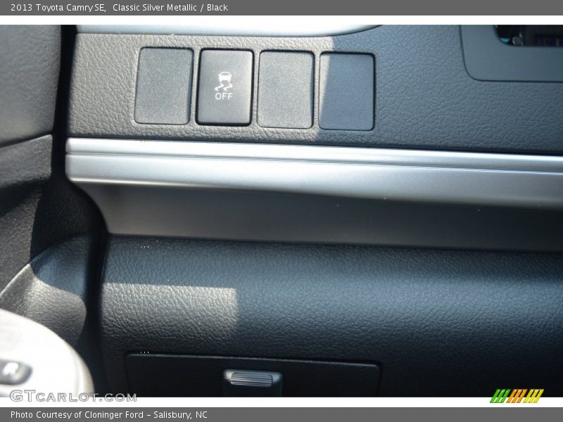 Classic Silver Metallic / Black 2013 Toyota Camry SE
