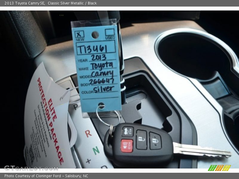 Classic Silver Metallic / Black 2013 Toyota Camry SE