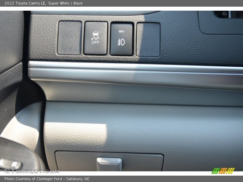 Super White / Black 2013 Toyota Camry LE