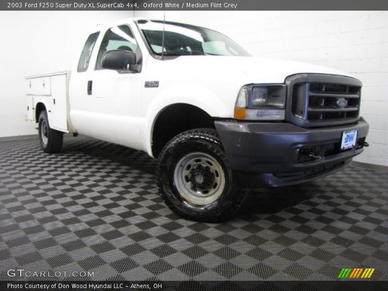 Oxford White / Medium Flint Grey 2003 Ford F250 Super Duty XL SuperCab 4x4