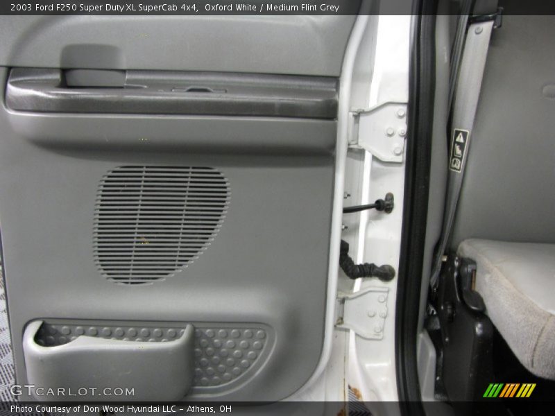 Oxford White / Medium Flint Grey 2003 Ford F250 Super Duty XL SuperCab 4x4