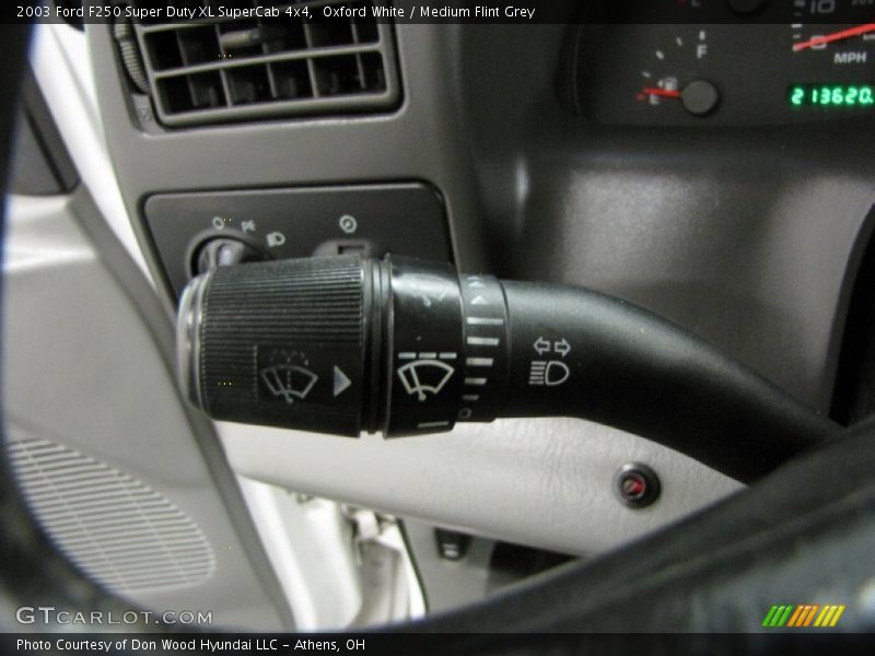 Oxford White / Medium Flint Grey 2003 Ford F250 Super Duty XL SuperCab 4x4