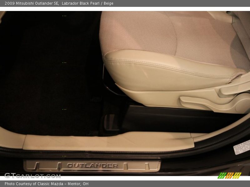 Labrador Black Pearl / Beige 2009 Mitsubishi Outlander SE