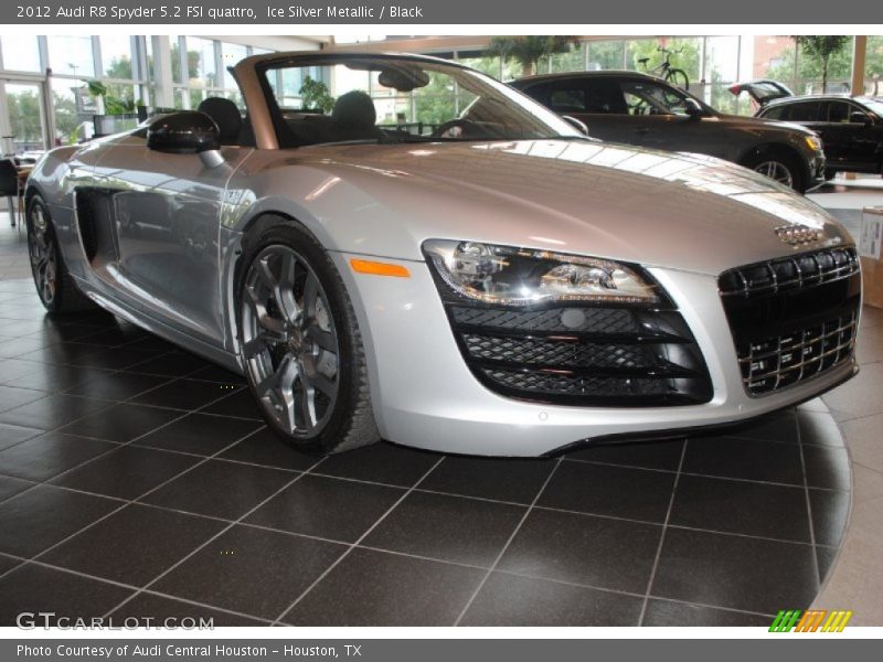 Front 3/4 View of 2012 R8 Spyder 5.2 FSI quattro