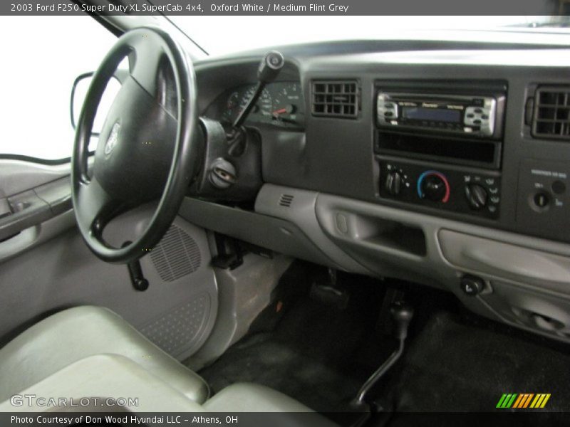 Oxford White / Medium Flint Grey 2003 Ford F250 Super Duty XL SuperCab 4x4