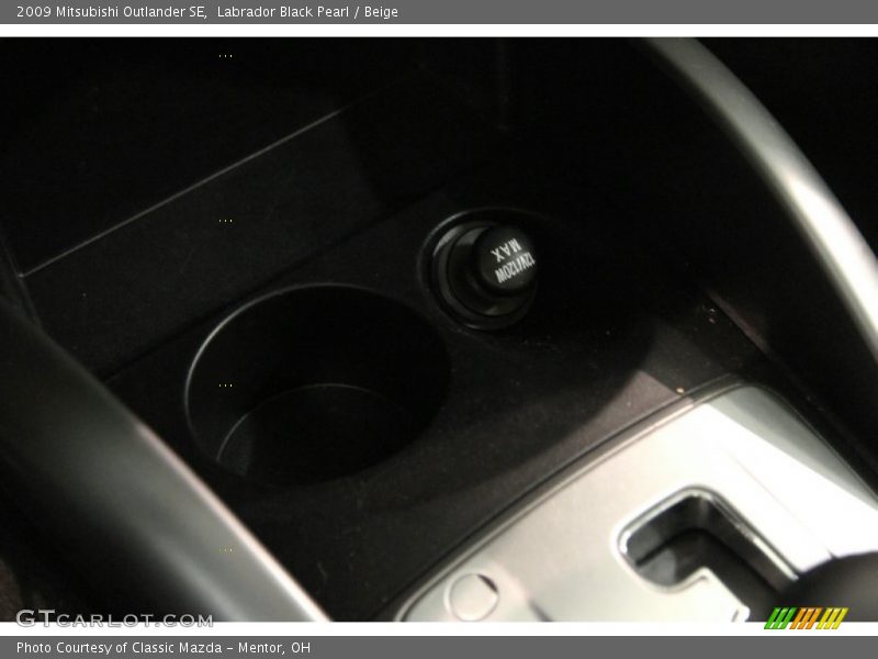 Labrador Black Pearl / Beige 2009 Mitsubishi Outlander SE