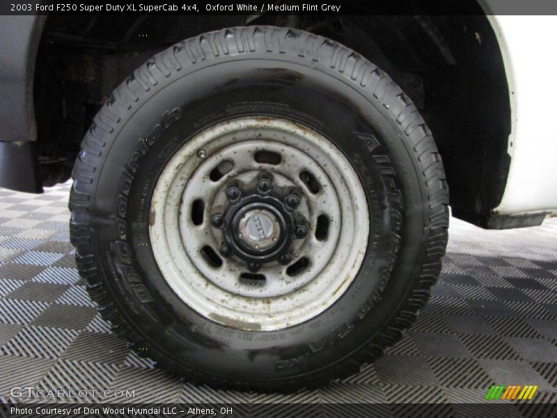 Oxford White / Medium Flint Grey 2003 Ford F250 Super Duty XL SuperCab 4x4