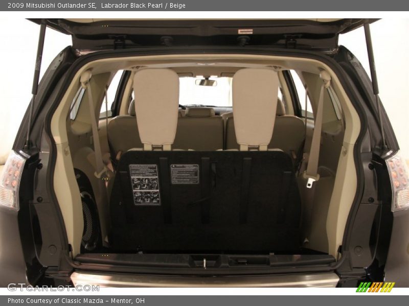 Labrador Black Pearl / Beige 2009 Mitsubishi Outlander SE