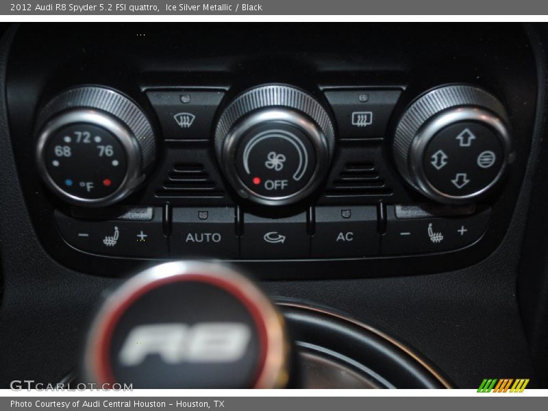 Controls of 2012 R8 Spyder 5.2 FSI quattro