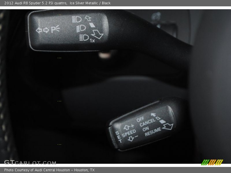Controls of 2012 R8 Spyder 5.2 FSI quattro