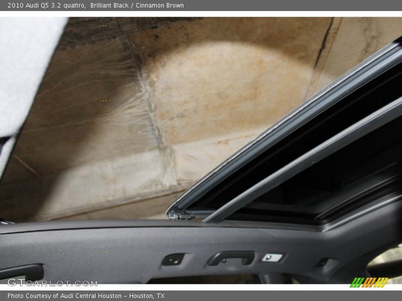 Brilliant Black / Cinnamon Brown 2010 Audi Q5 3.2 quattro