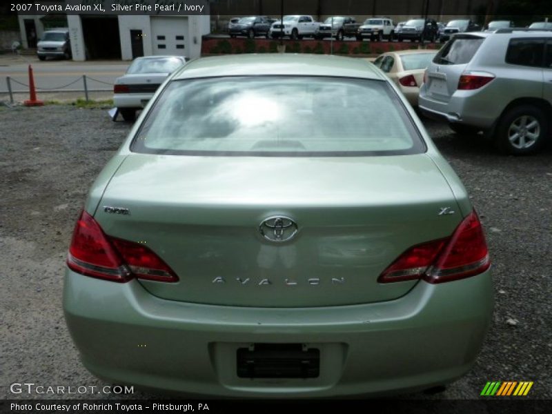 Silver Pine Pearl / Ivory 2007 Toyota Avalon XL