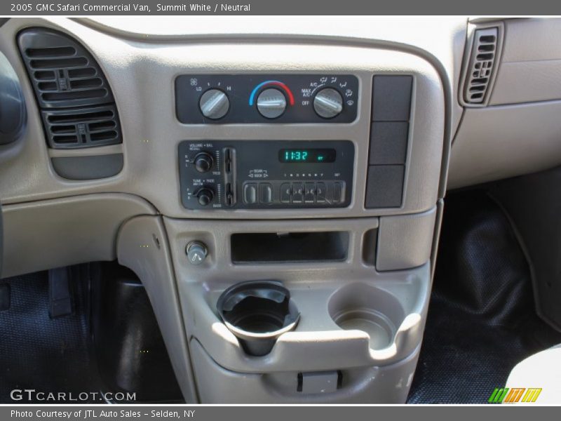 Controls of 2005 Safari Commercial Van