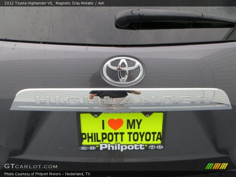 Magnetic Gray Metallic / Ash 2012 Toyota Highlander V6
