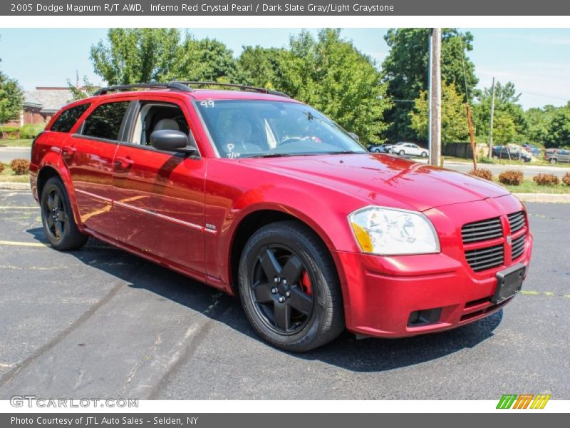 Front 3/4 View of 2005 Magnum R/T AWD