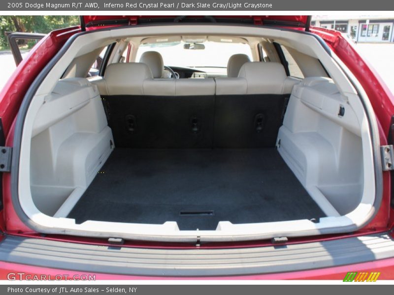  2005 Magnum R/T AWD Trunk