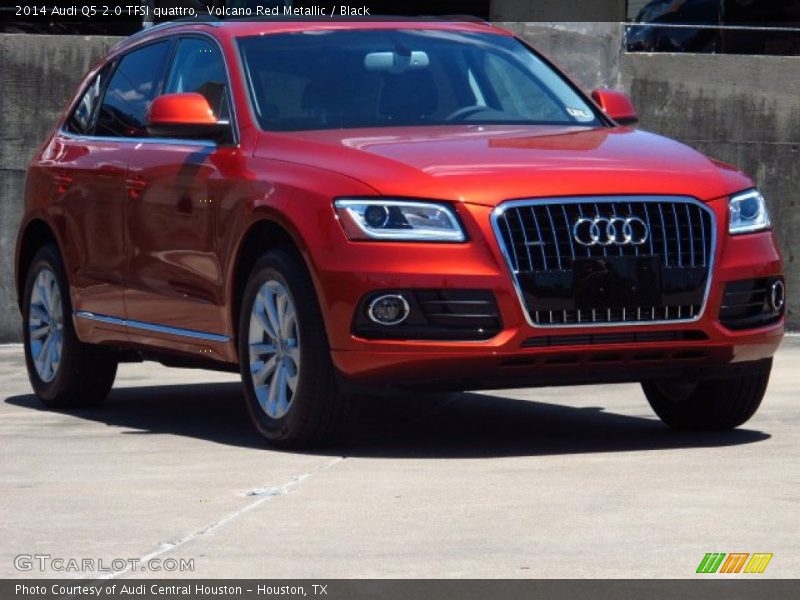 Front 3/4 View of 2014 Q5 2.0 TFSI quattro