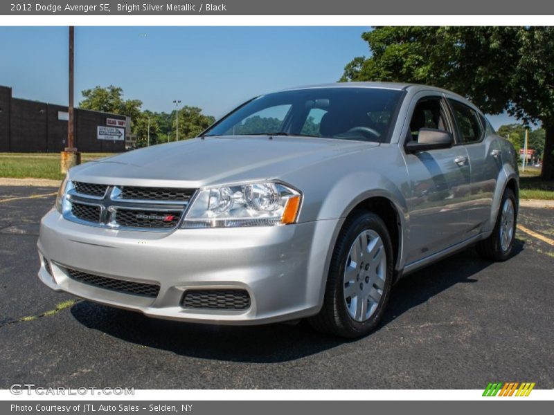Bright Silver Metallic / Black 2012 Dodge Avenger SE