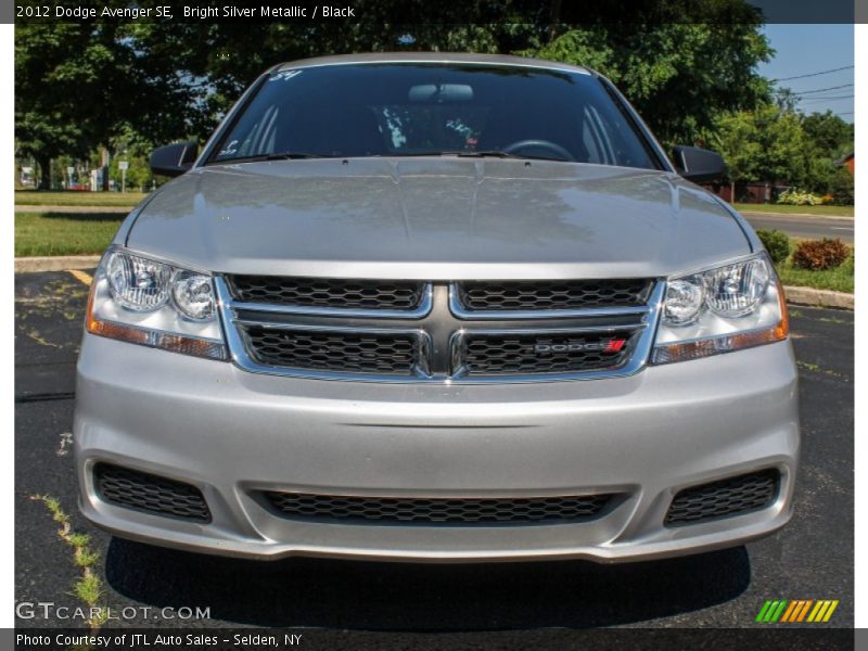 Bright Silver Metallic / Black 2012 Dodge Avenger SE