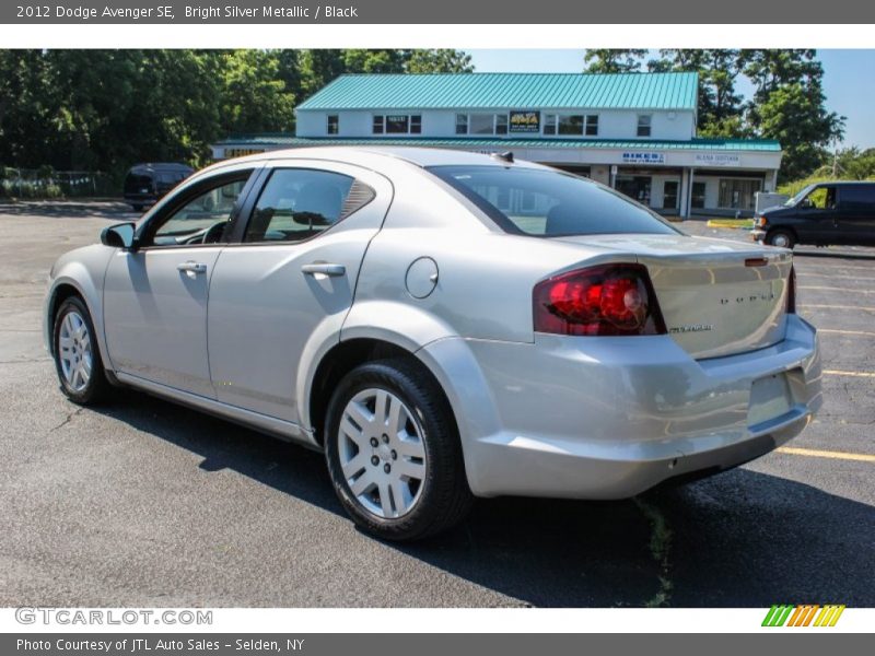 Bright Silver Metallic / Black 2012 Dodge Avenger SE