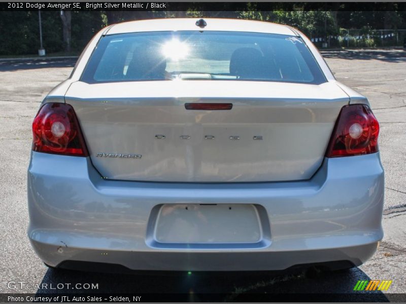 Bright Silver Metallic / Black 2012 Dodge Avenger SE