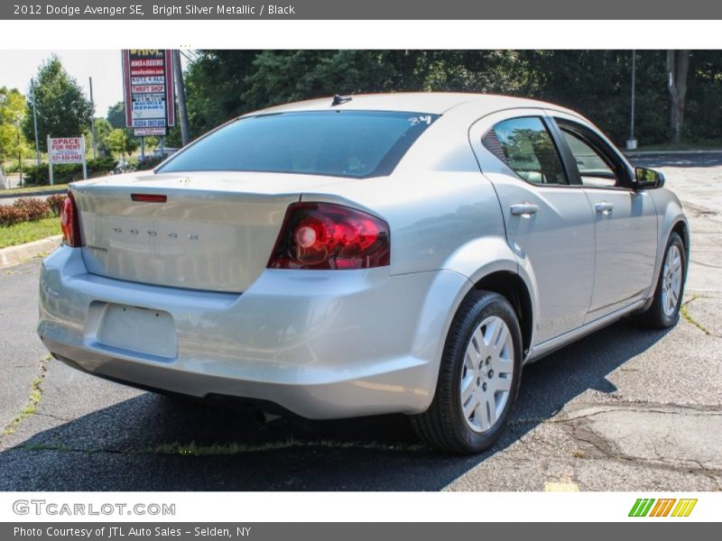 Bright Silver Metallic / Black 2012 Dodge Avenger SE