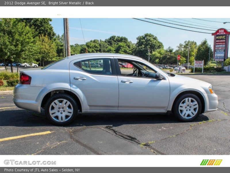 Bright Silver Metallic / Black 2012 Dodge Avenger SE