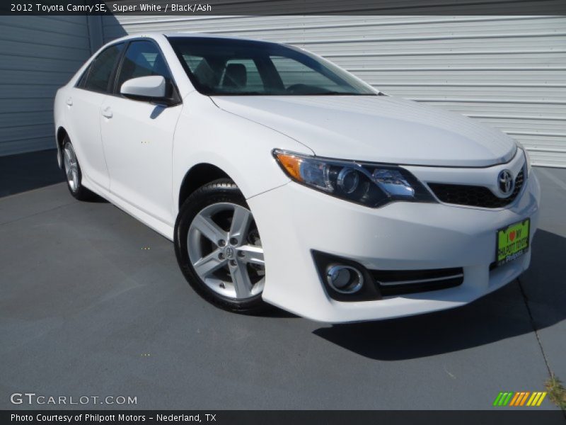 Super White / Black/Ash 2012 Toyota Camry SE