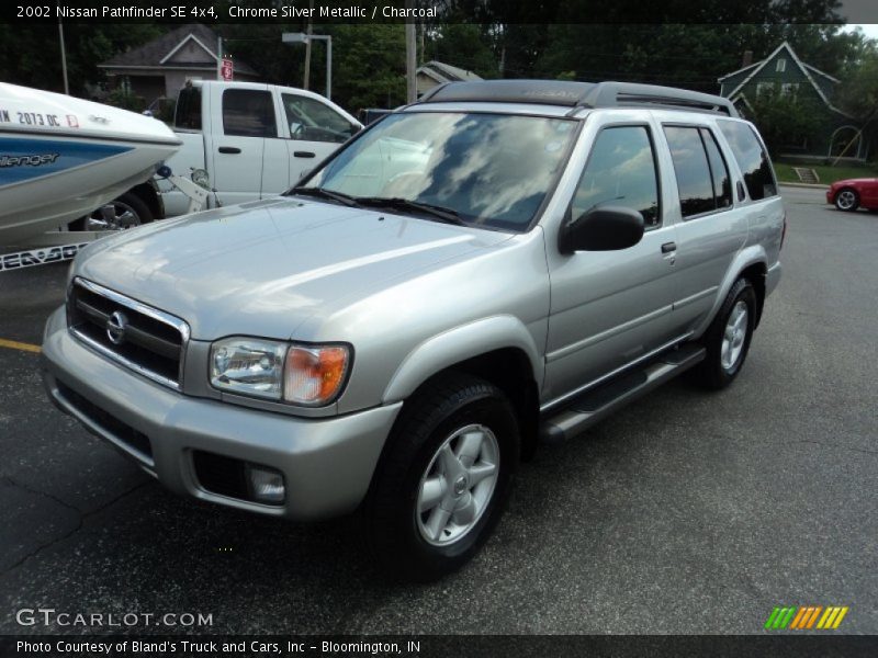 Chrome Silver Metallic / Charcoal 2002 Nissan Pathfinder SE 4x4