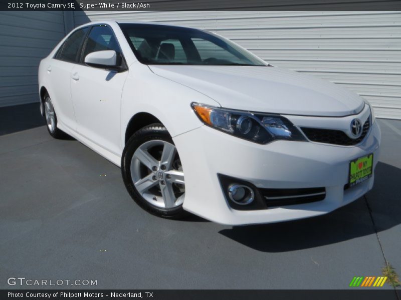 Super White / Black/Ash 2012 Toyota Camry SE