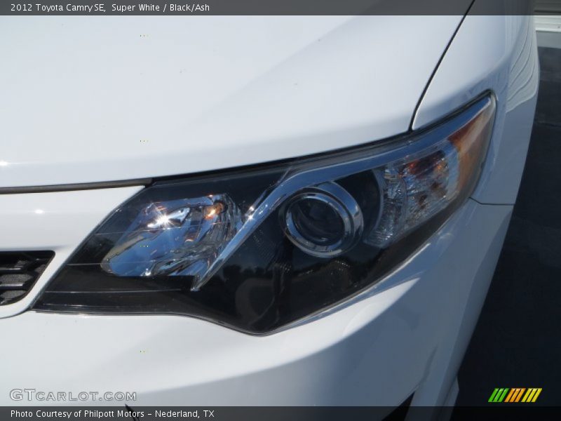 Super White / Black/Ash 2012 Toyota Camry SE