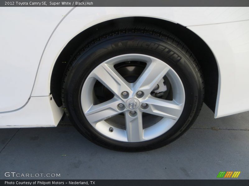 Super White / Black/Ash 2012 Toyota Camry SE