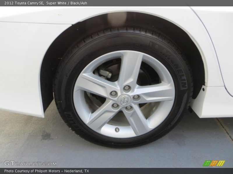 Super White / Black/Ash 2012 Toyota Camry SE