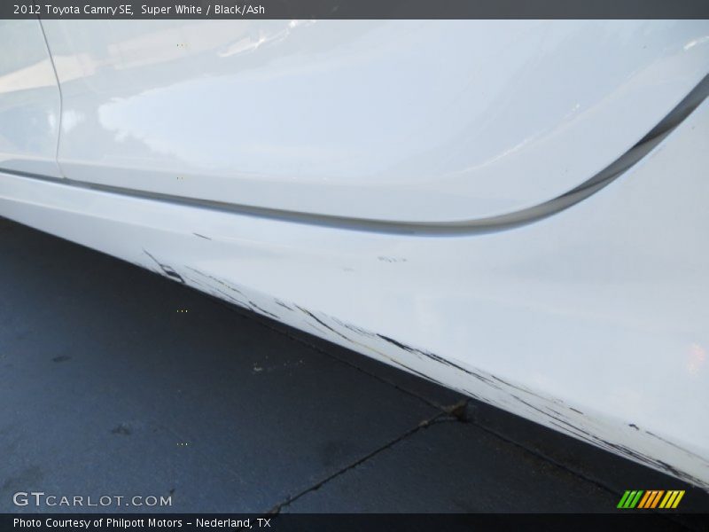 Super White / Black/Ash 2012 Toyota Camry SE