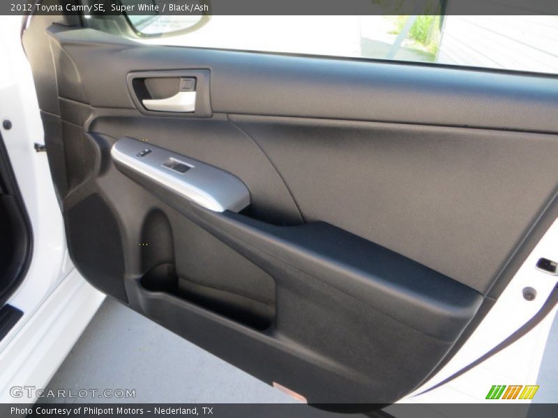 Super White / Black/Ash 2012 Toyota Camry SE