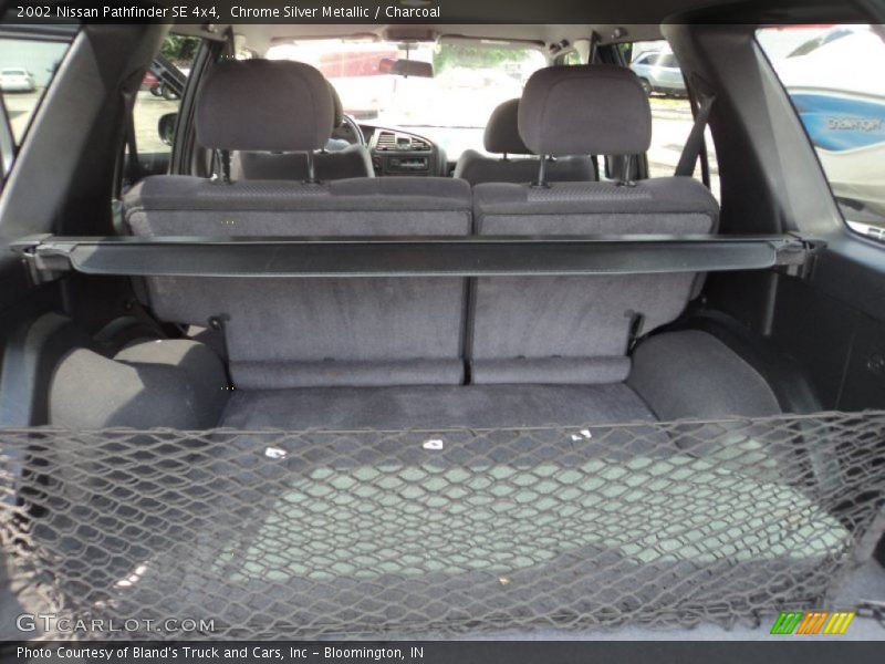 Chrome Silver Metallic / Charcoal 2002 Nissan Pathfinder SE 4x4