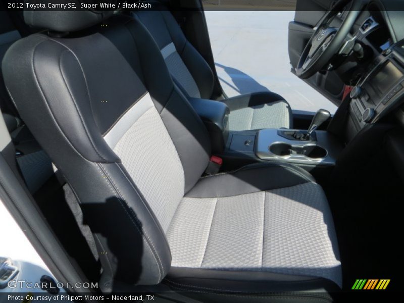 Super White / Black/Ash 2012 Toyota Camry SE