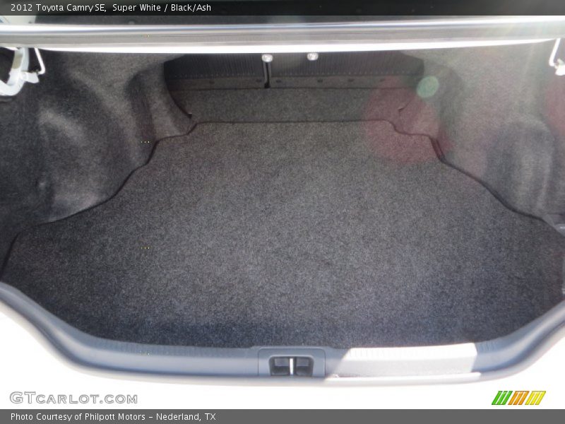 Super White / Black/Ash 2012 Toyota Camry SE