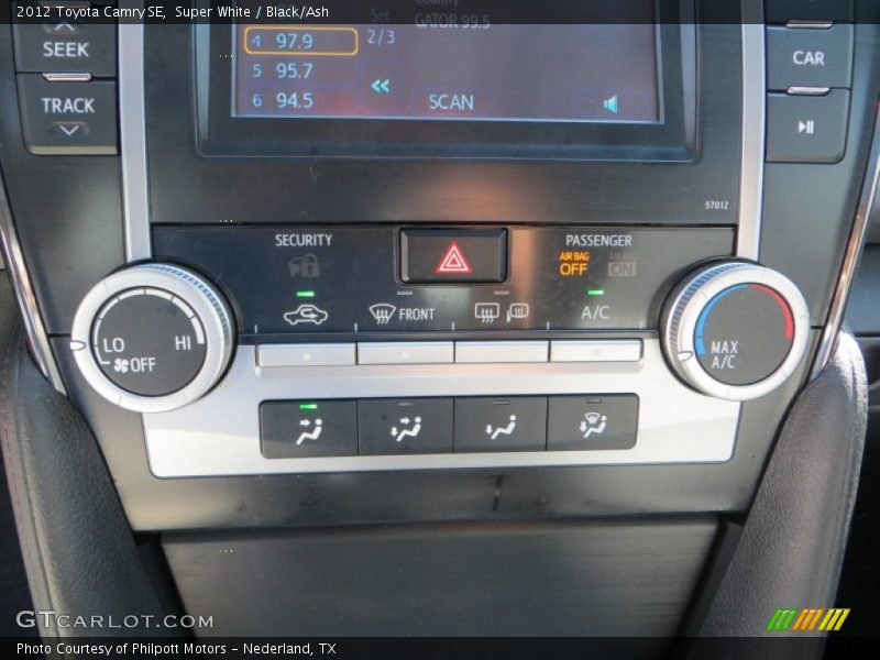 Super White / Black/Ash 2012 Toyota Camry SE
