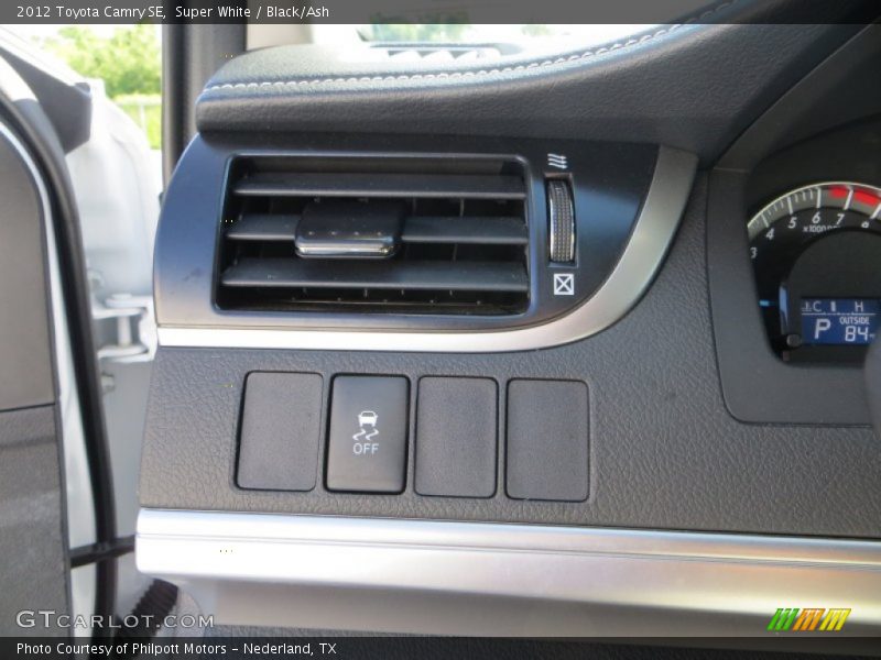 Super White / Black/Ash 2012 Toyota Camry SE