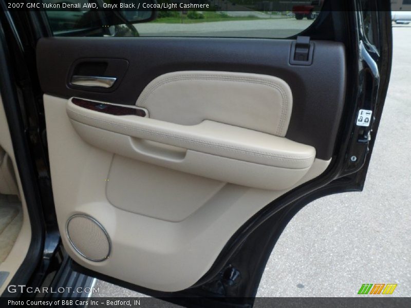Onyx Black / Cocoa/Light Cashmere 2007 GMC Yukon Denali AWD