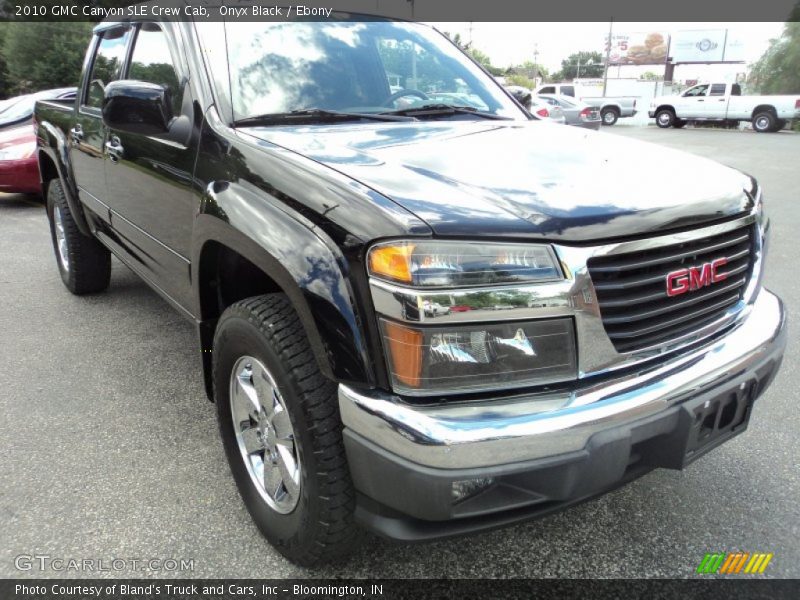 Front 3/4 View of 2010 Canyon SLE Crew Cab