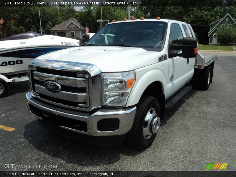 Front 3/4 View of 2011 F350 Super Duty XLT SuperCab 4x4 Chassis