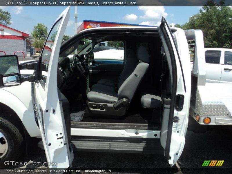 Oxford White / Black 2011 Ford F350 Super Duty XLT SuperCab 4x4 Chassis