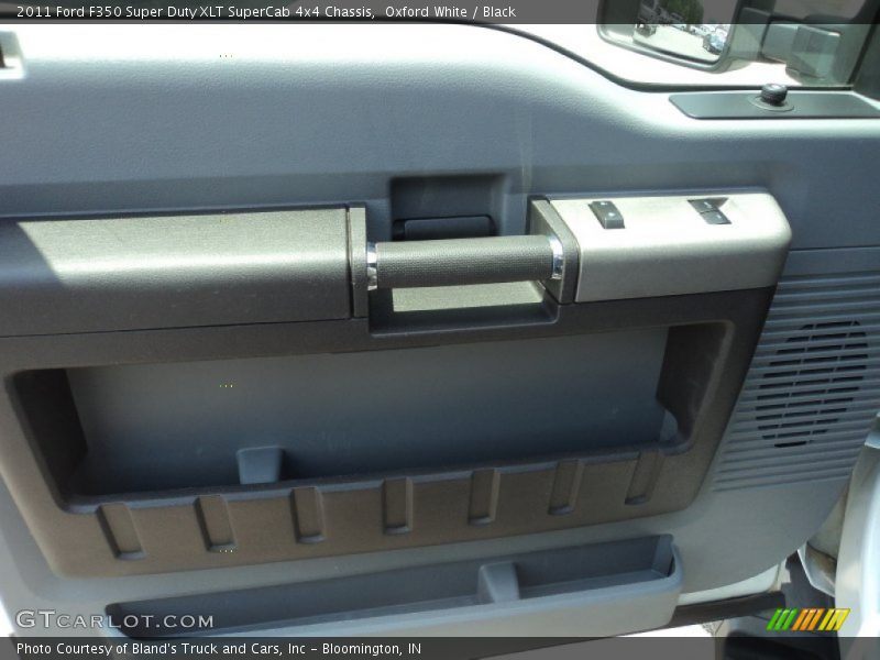 Oxford White / Black 2011 Ford F350 Super Duty XLT SuperCab 4x4 Chassis