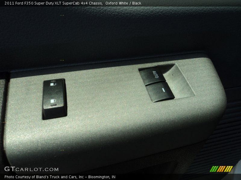 Oxford White / Black 2011 Ford F350 Super Duty XLT SuperCab 4x4 Chassis