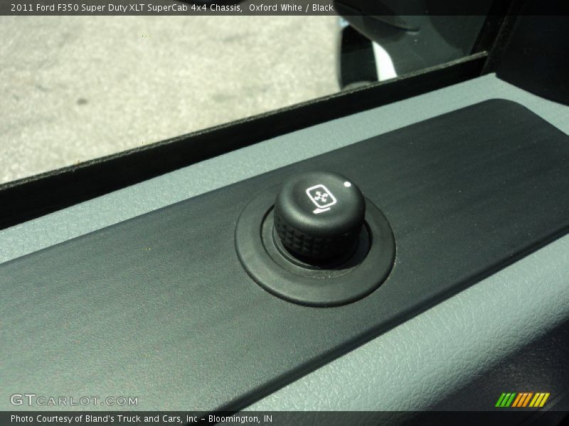 Oxford White / Black 2011 Ford F350 Super Duty XLT SuperCab 4x4 Chassis